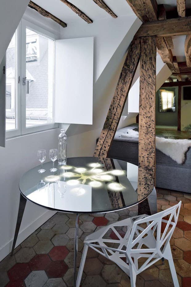 two floor apartment with a glass floor in paris 10
