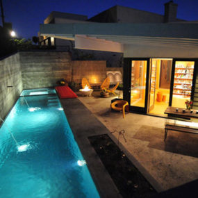 带游泳池的小型后院设计：Bestor Architecture的想法