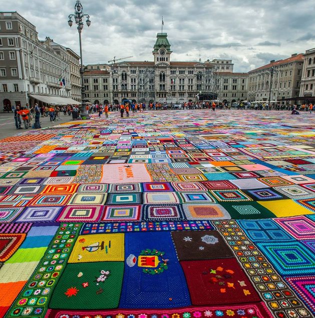 crochet-granny-squares-blanket-is-largest-in-the-world-7.jpg