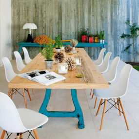 Combining Country Dining Tables with Modern Chairs is Trendy