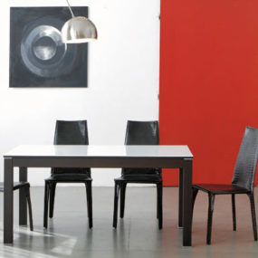 Extendable Frame Table from Ozzio – breakfast for two or dinner for a dozen?